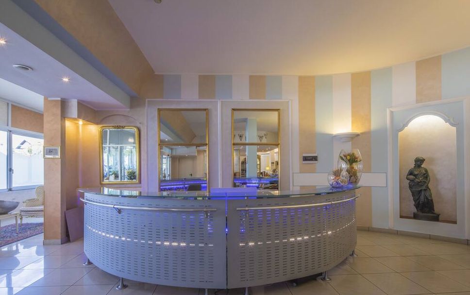 Front desk Photo
