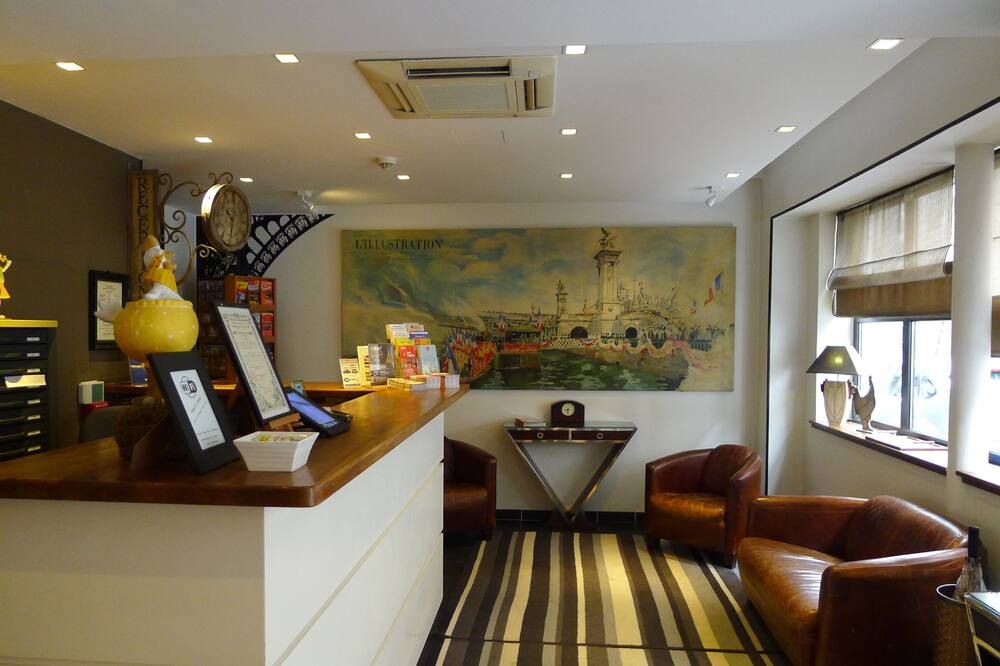 Front desk Photo
