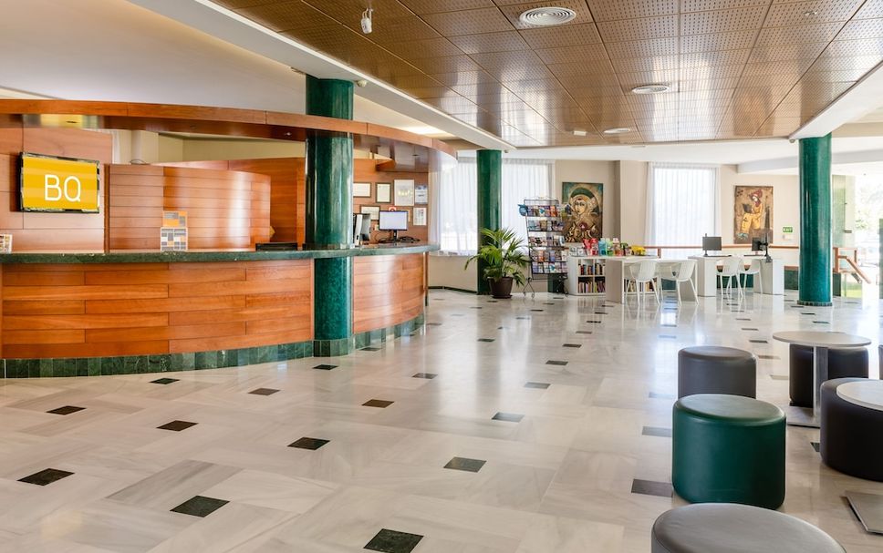 Front desk Photo