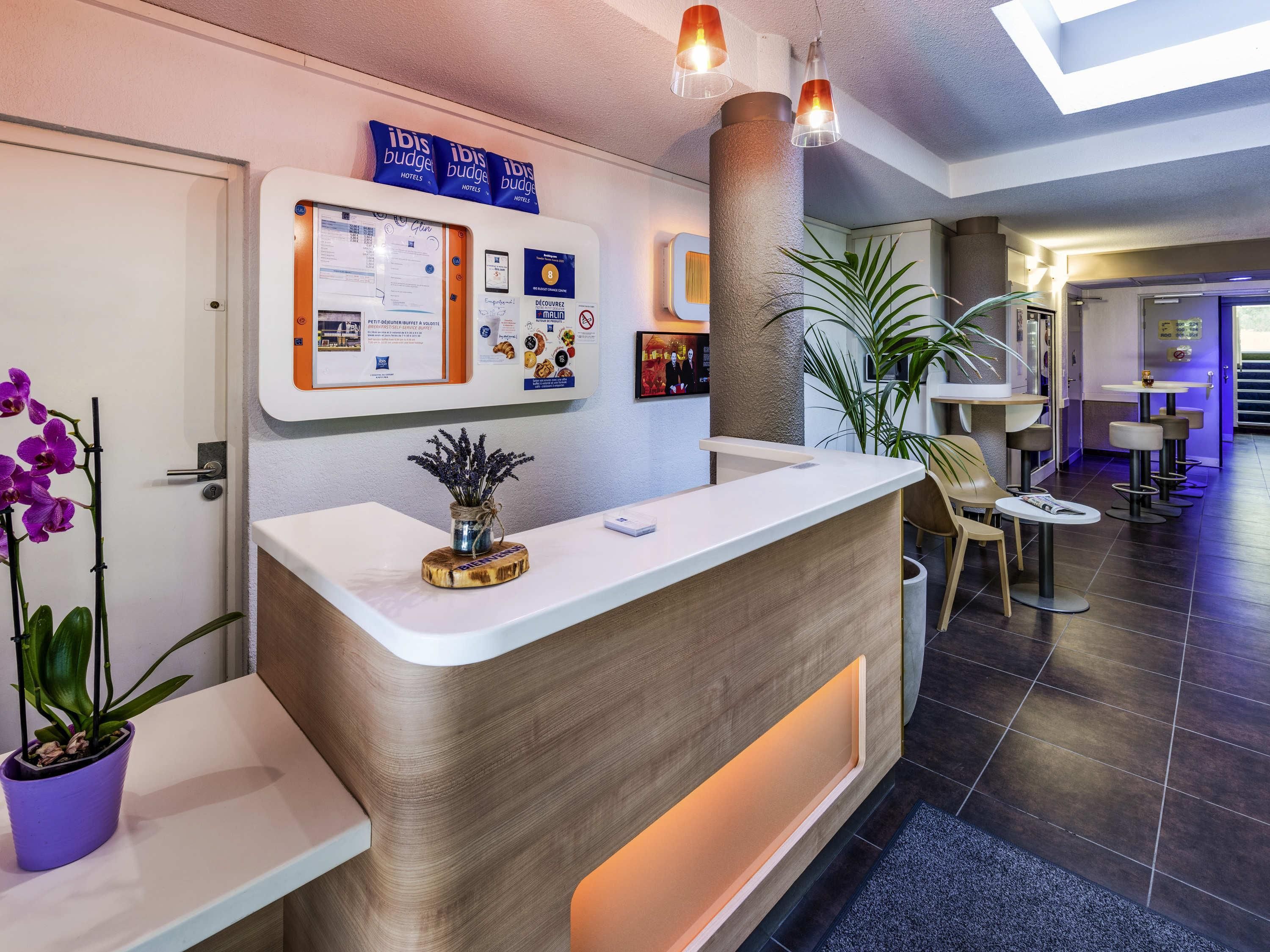 Front desk Photo