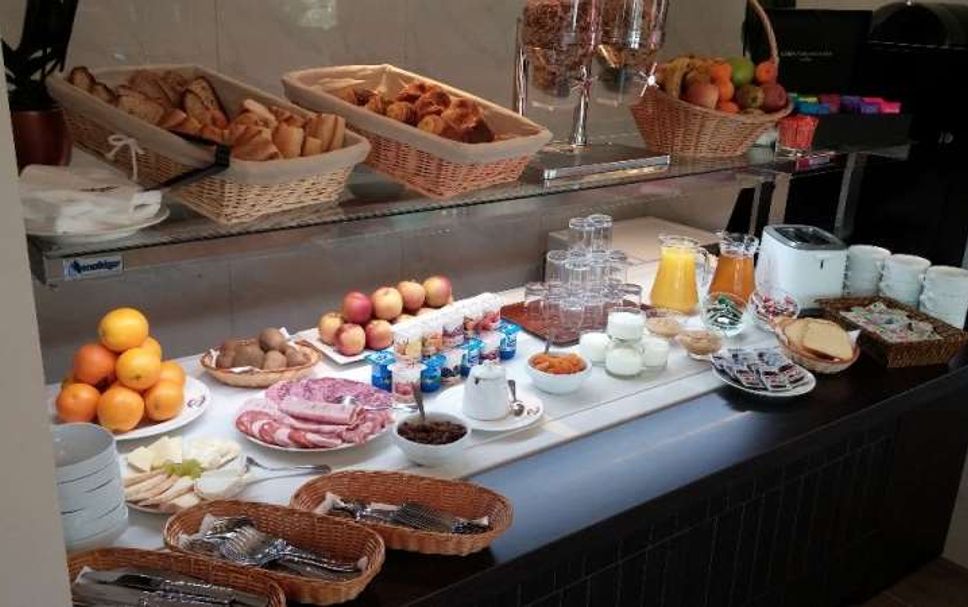 Buffet Photo