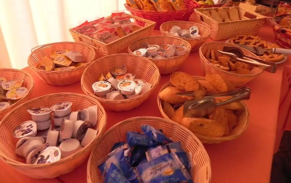 Buffet Photo