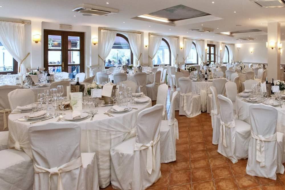 Banquet hall Photo