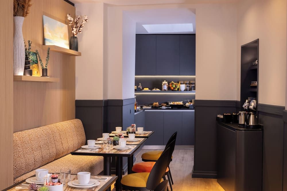 Restaurant Photo