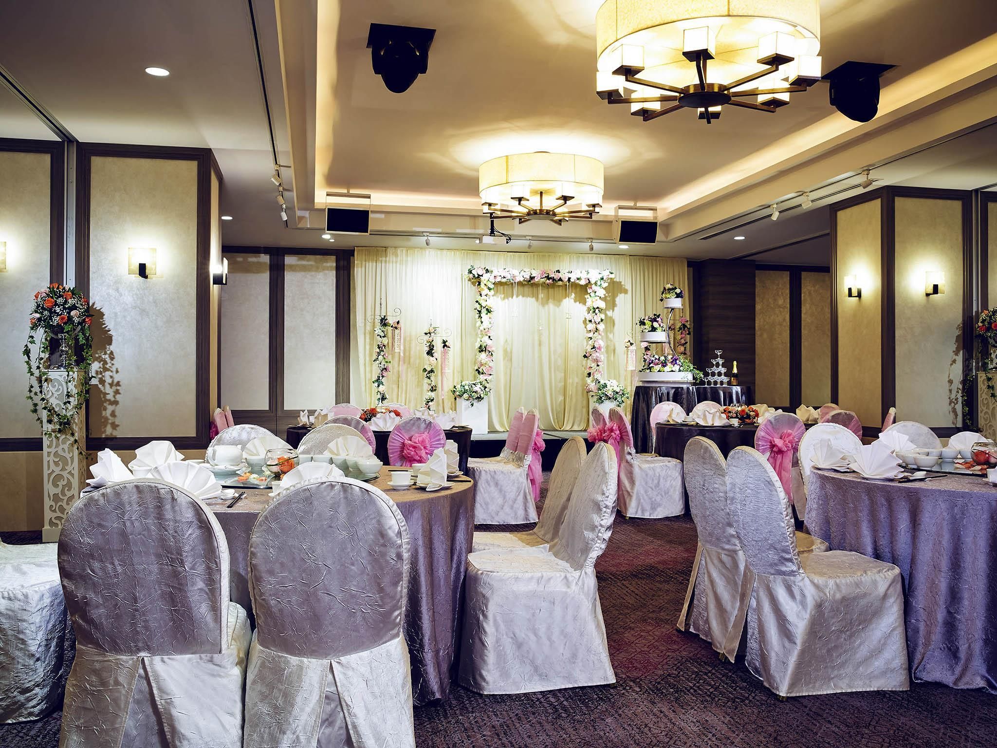 Banquet hall