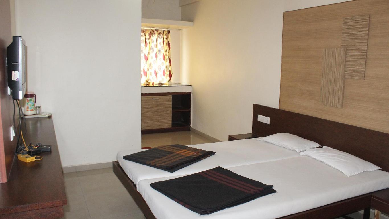 Hotel Raama Grand