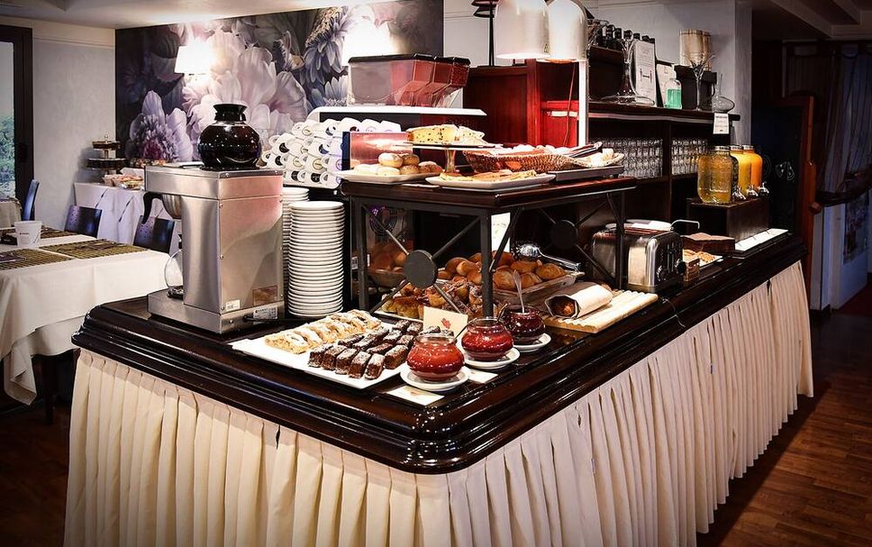 Buffet Photo