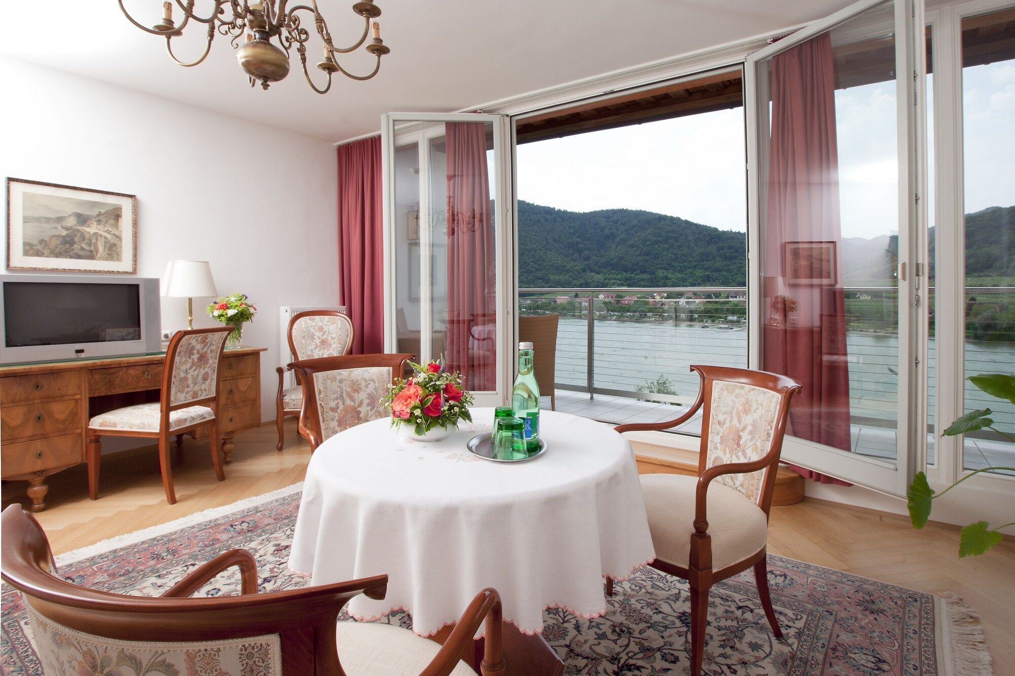 Dining room Photo