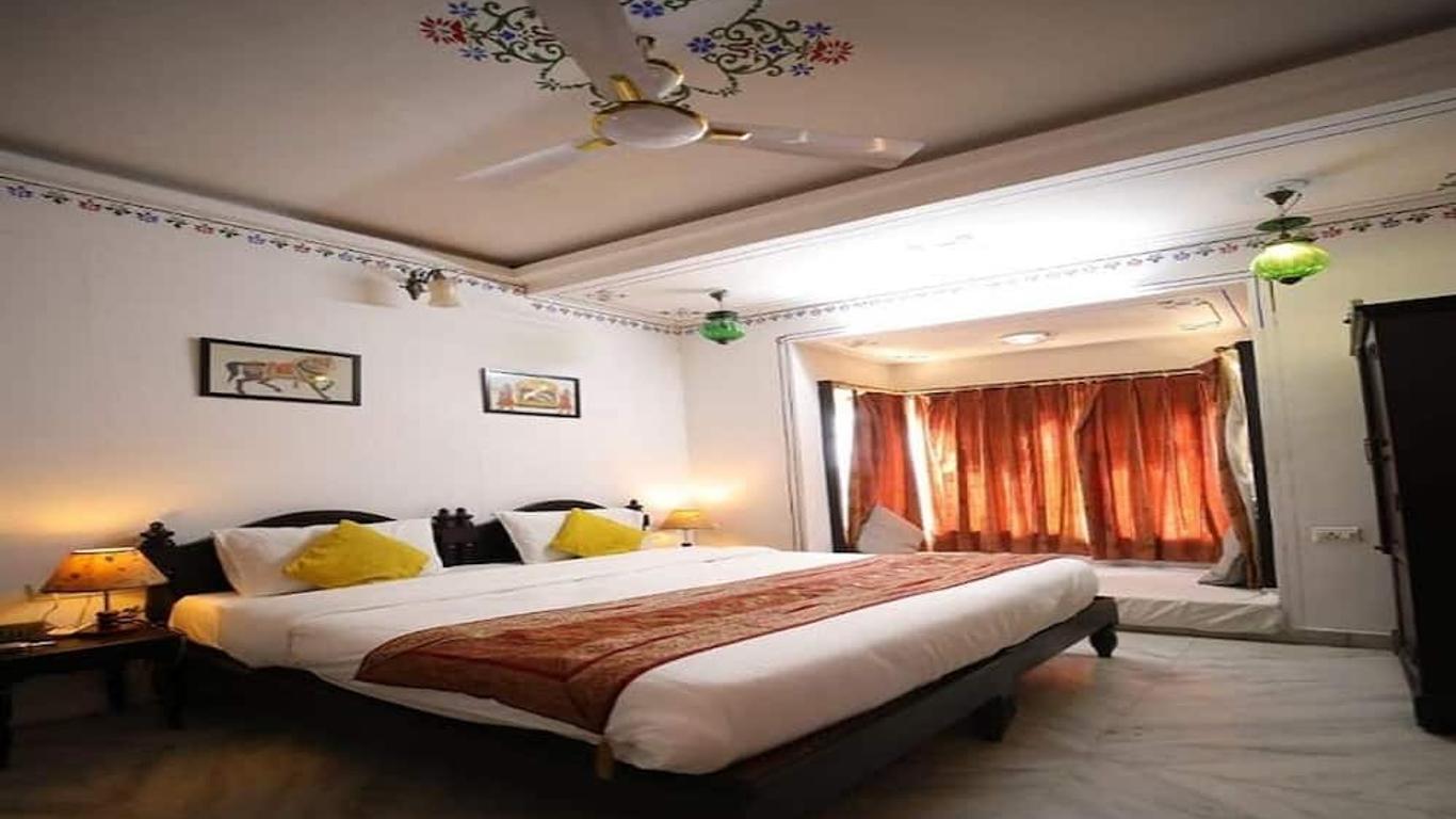 Hotel Mahima Heritage near Fateh Sagar Lake