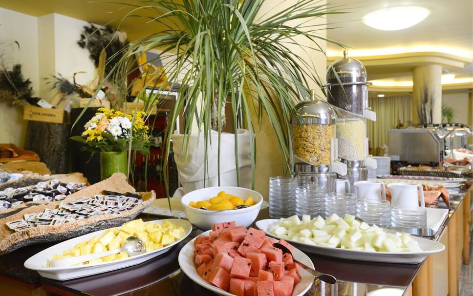 Buffet Photo