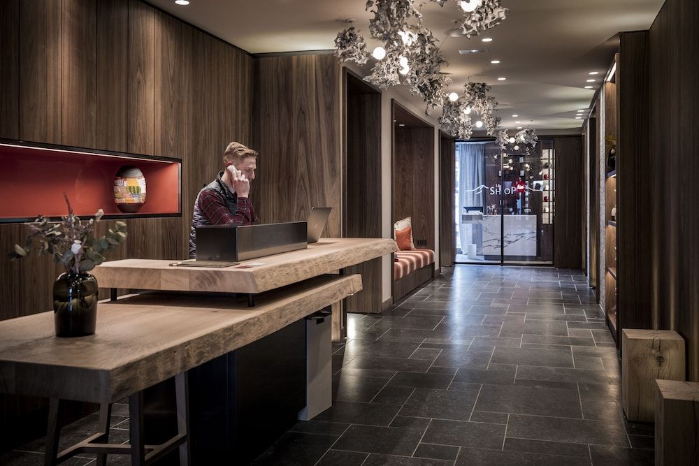 Front desk Photo