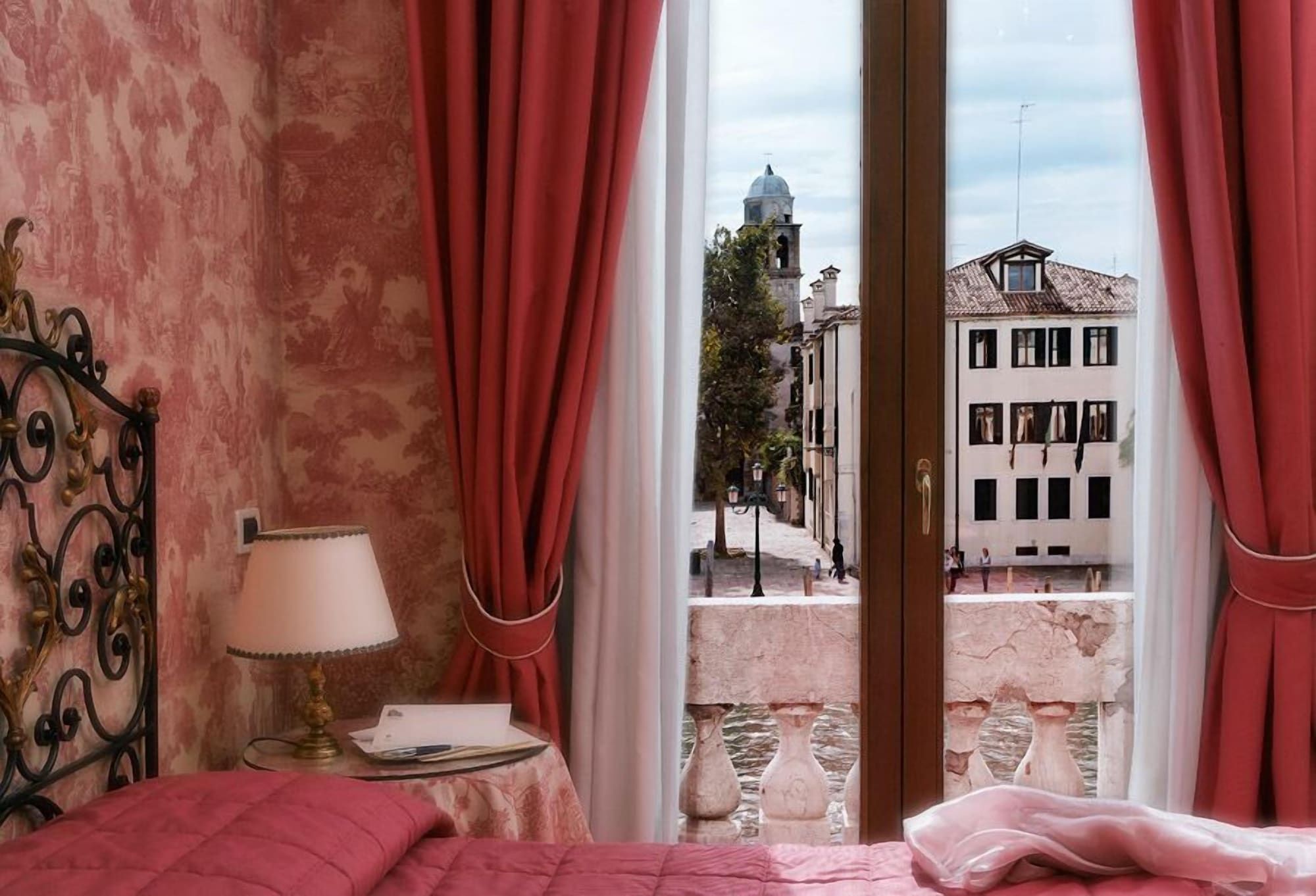 Room amenity