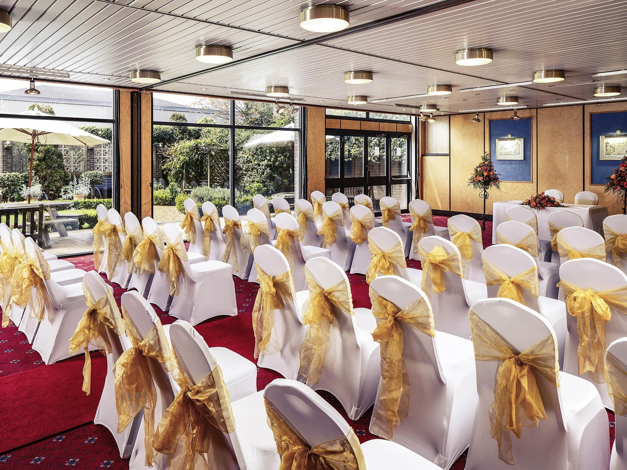 Banquet hall
