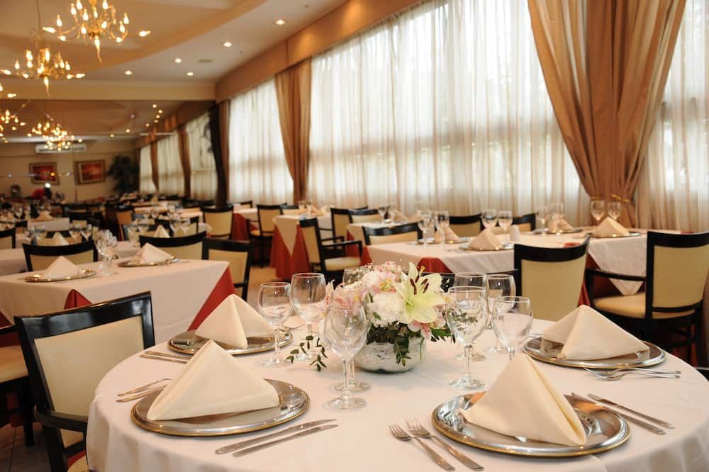 Banquet hall Photo