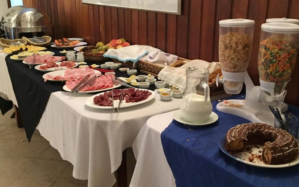 Buffet Photo
