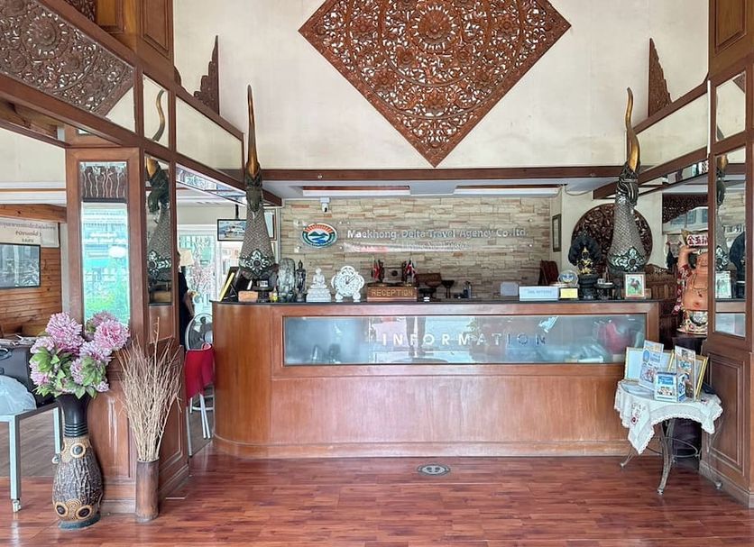 Front desk Photo
