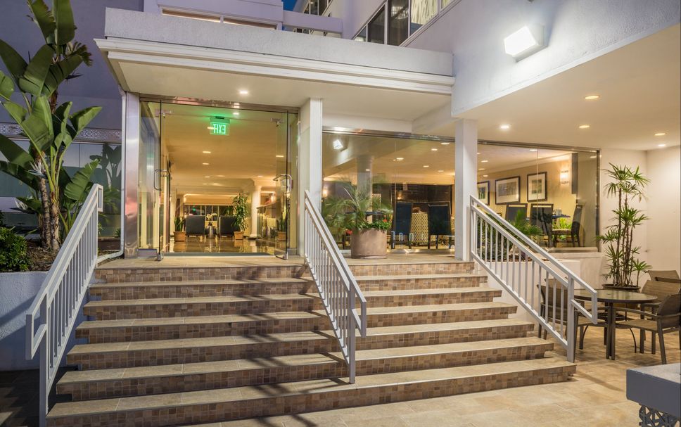 Hotel entrance Photo