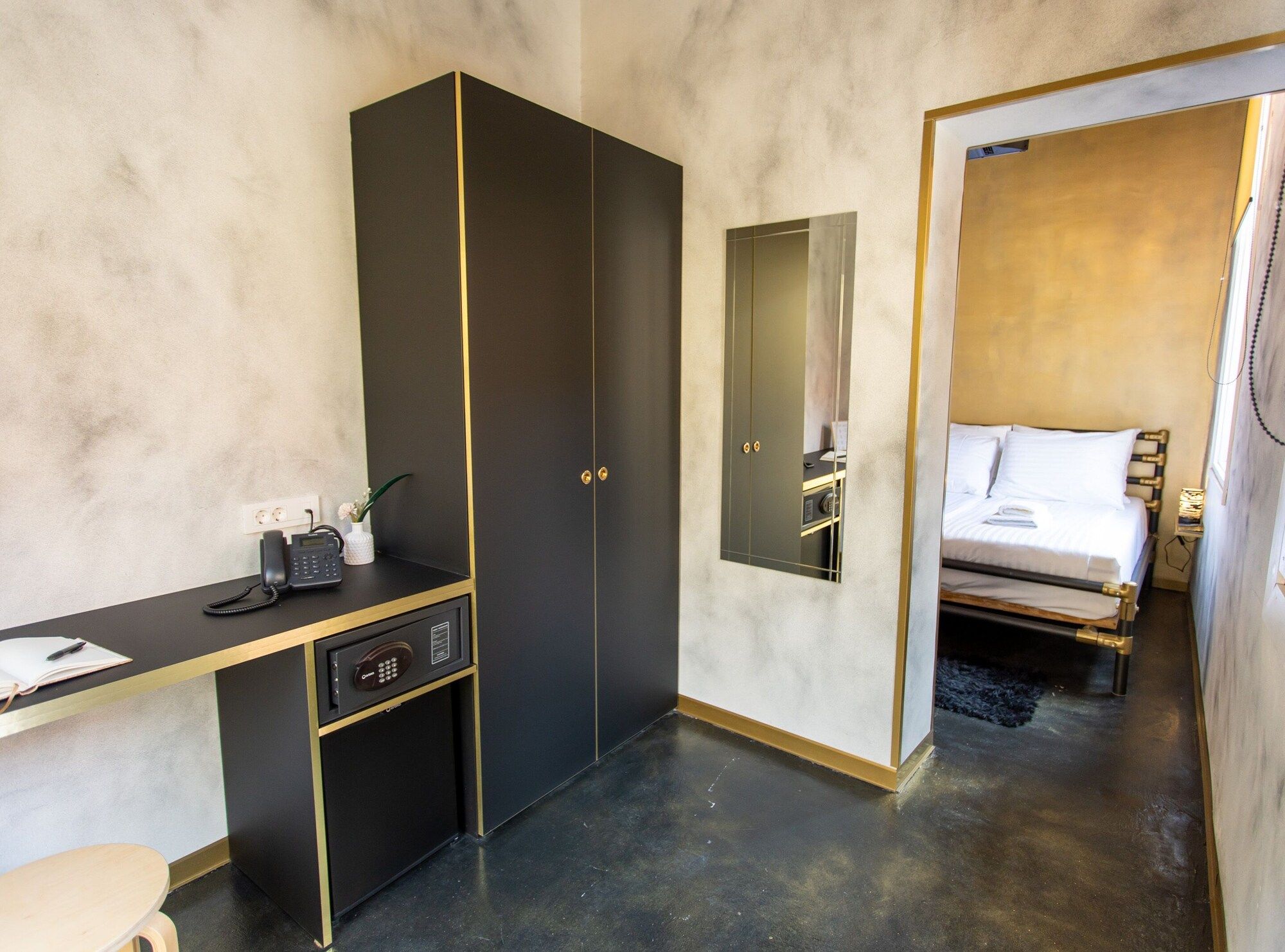 Room amenity