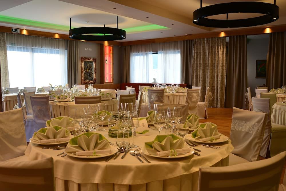 Banquet hall Photo