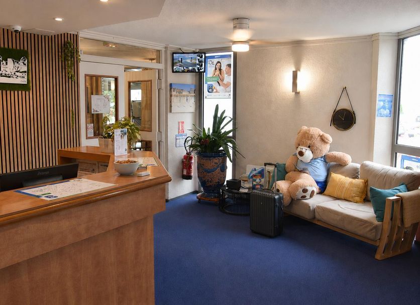 Front desk Photo