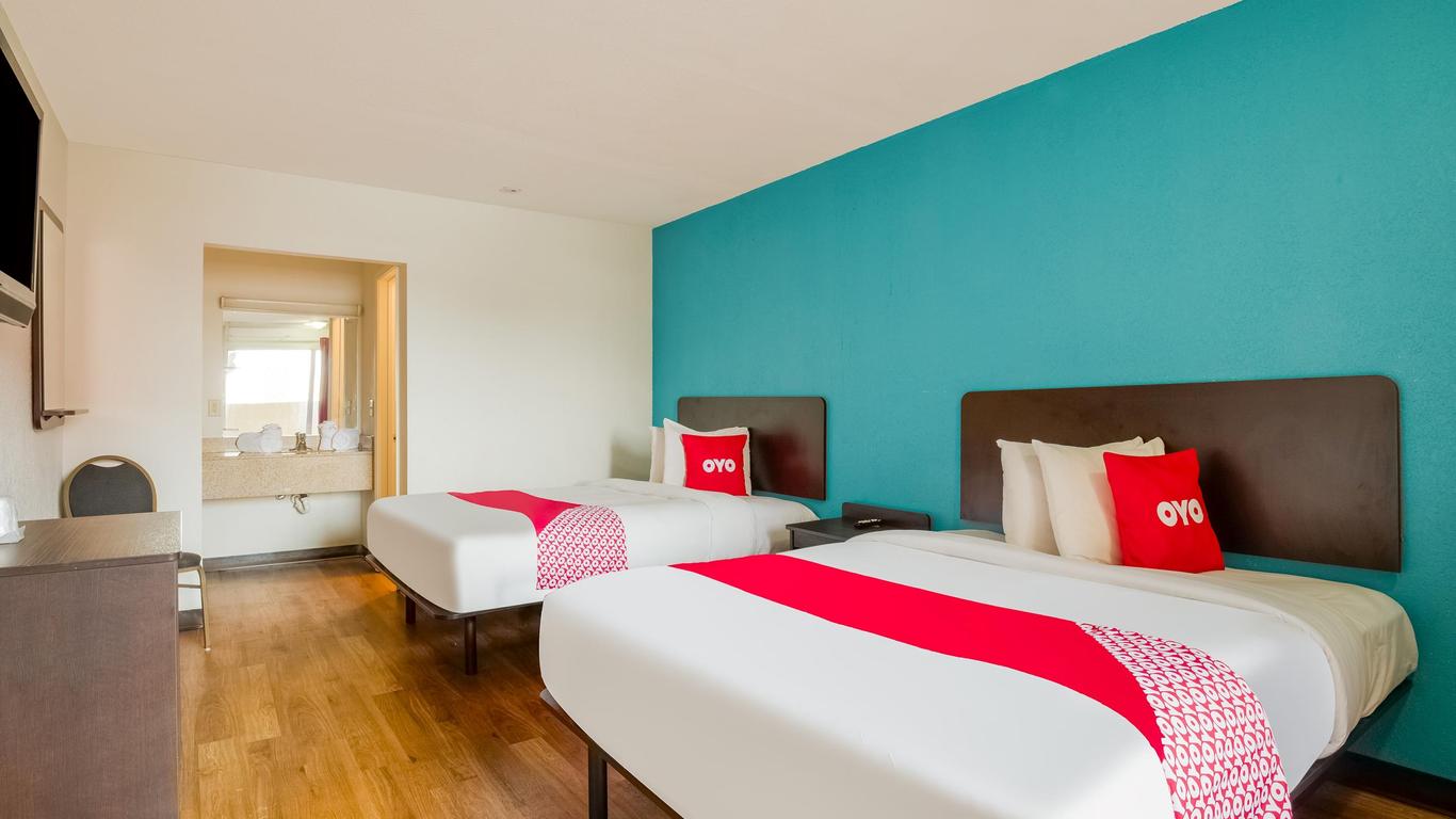 OYO Hotel St. Louis Lambert Airport