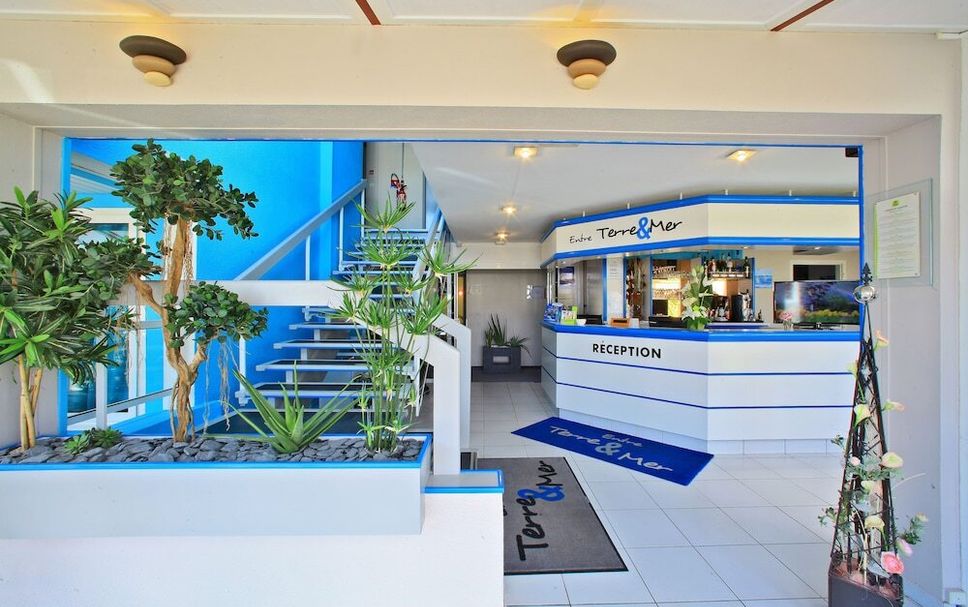 Front desk Photo