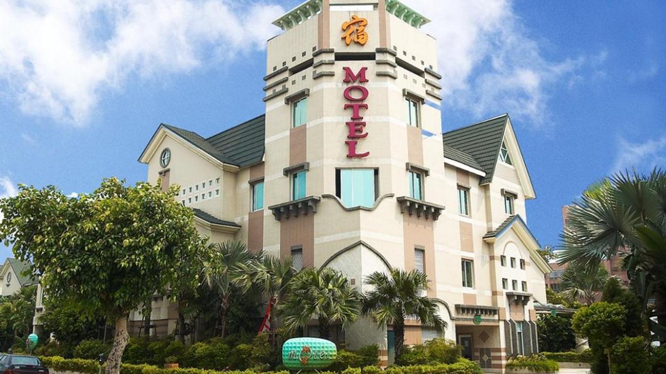 Royal Group Motel Chien Kuo Branch