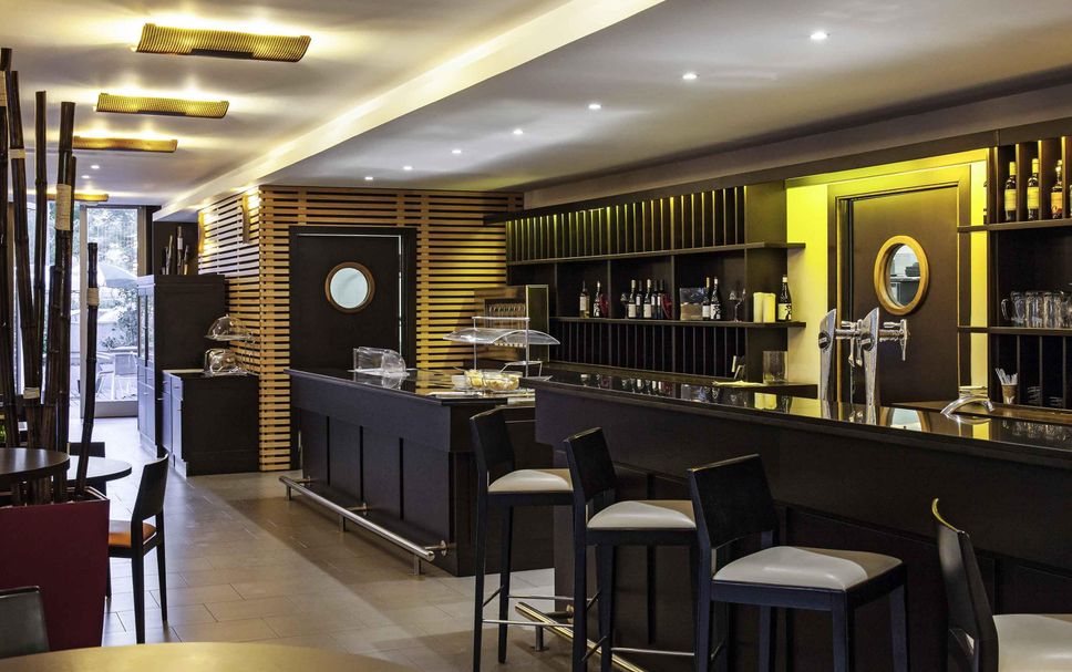 Bar Photo