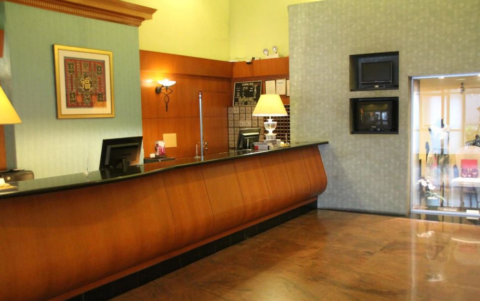 Front desk Photo