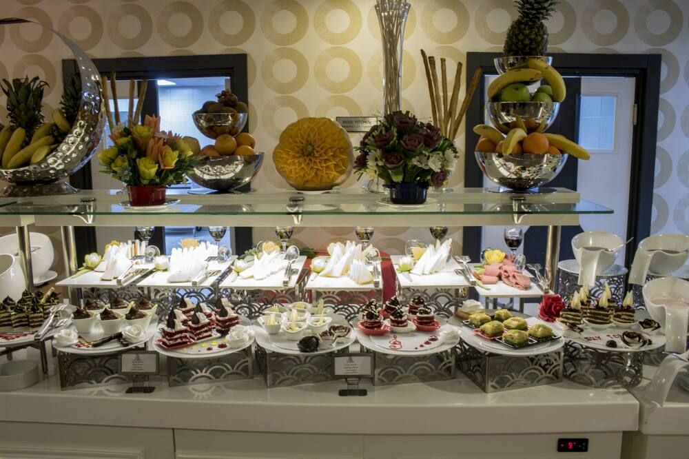 Buffet Photo