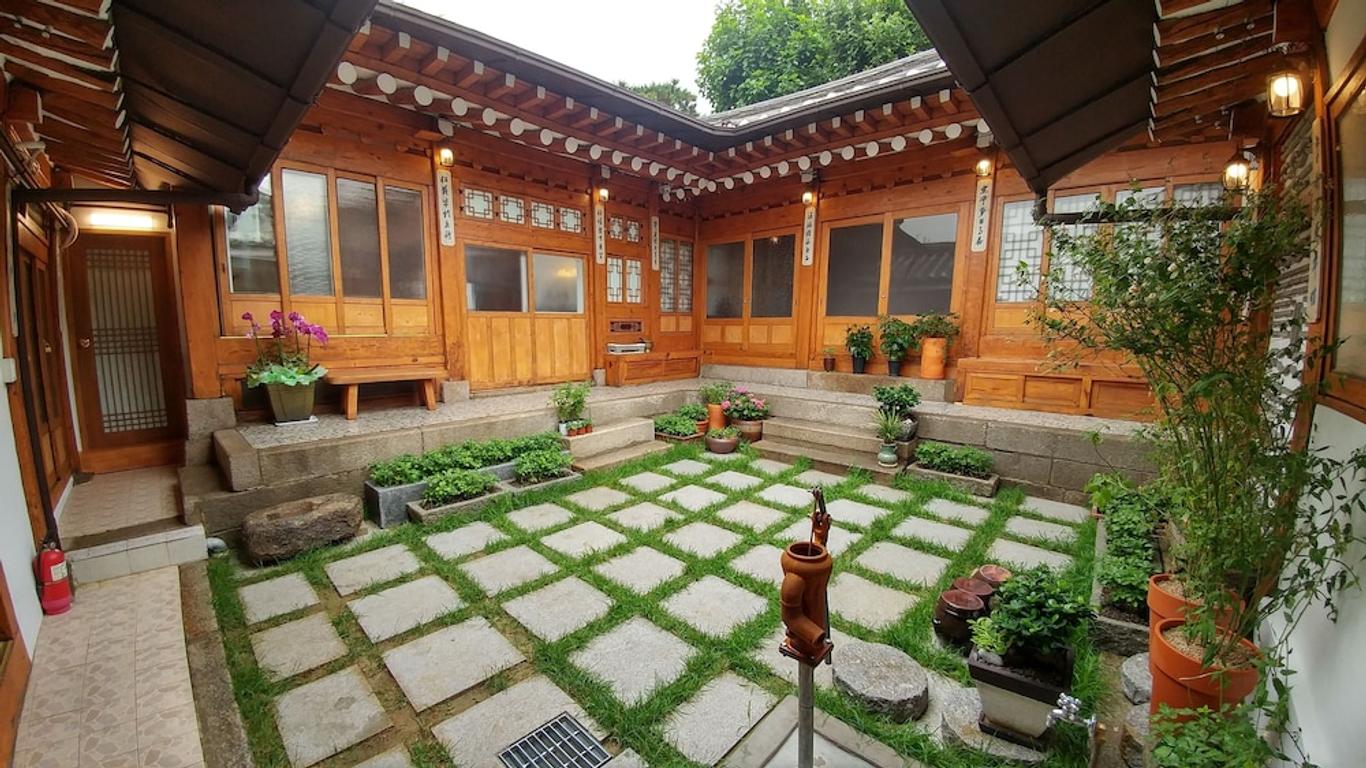 So Hyeon Dang Hanok Guesthouse
