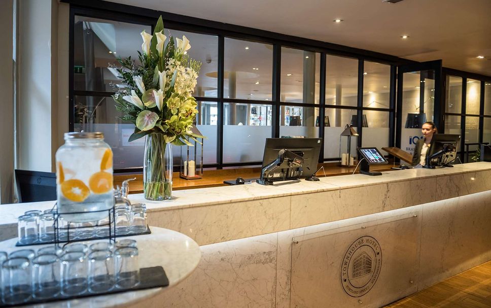 Front desk Photo