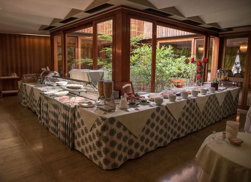 Buffet Photo