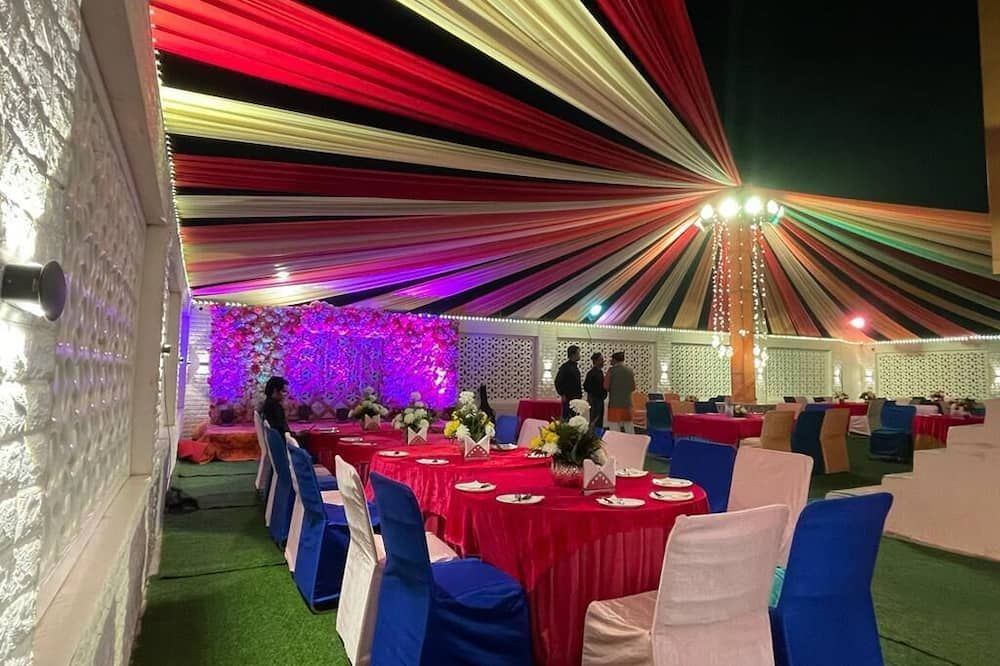 Banquet hall
