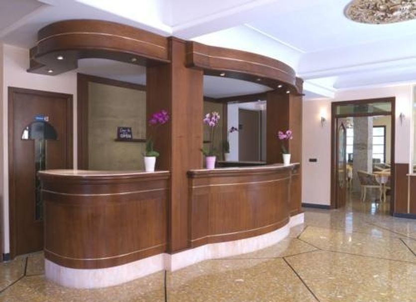 Front desk Photo