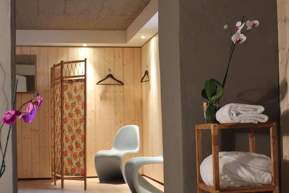 Room amenity