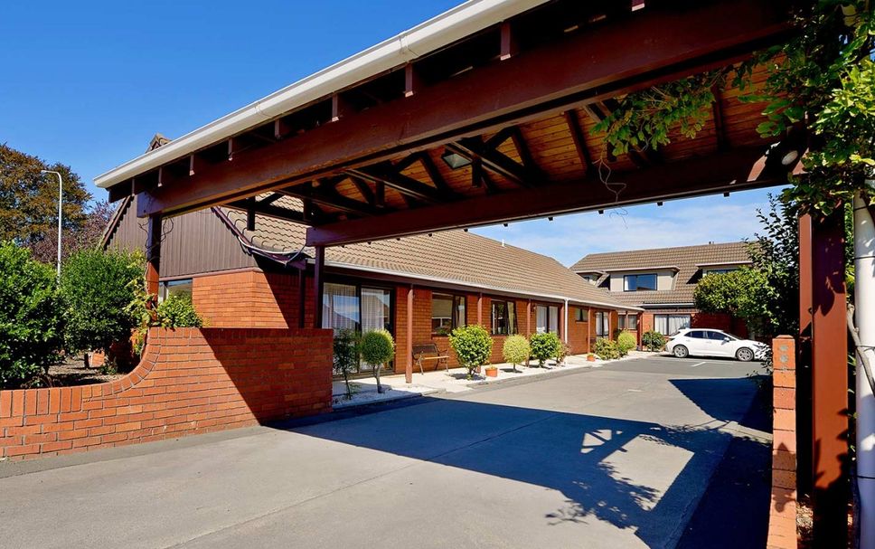 Hotel entrance Photo