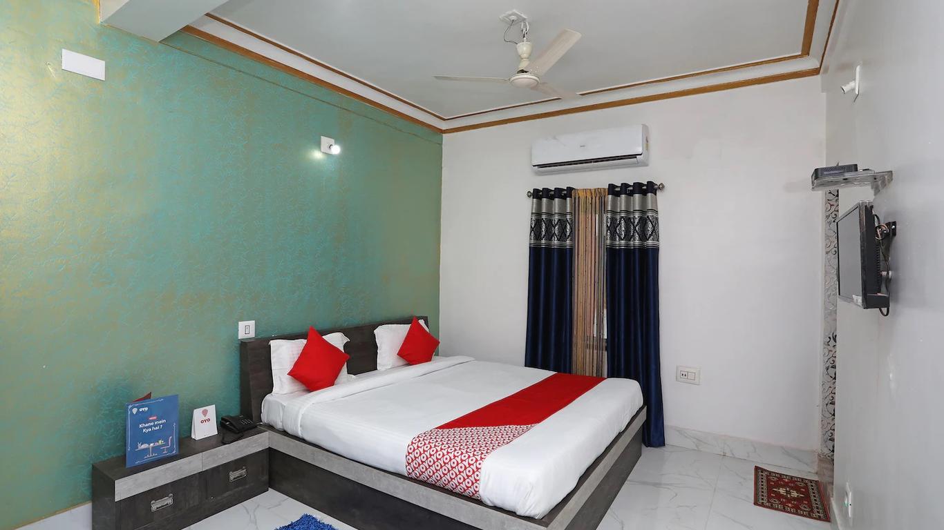 OYO 18686 Aradhya Residency