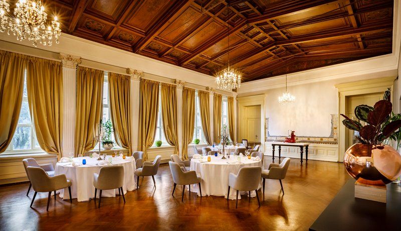 Banquet hall Photo