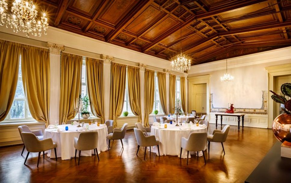 Banquet hall Photo