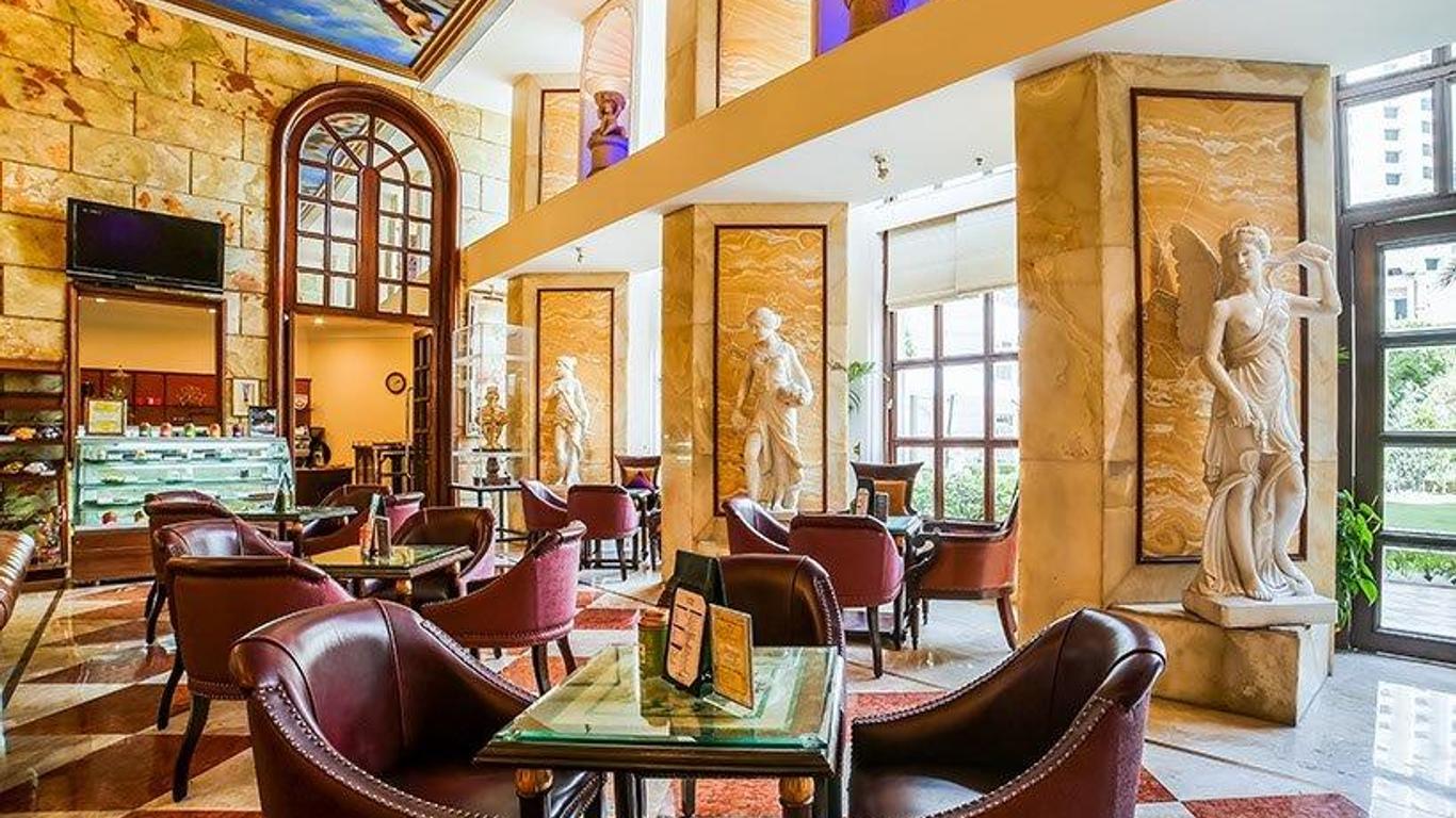 Hotel The Royal Plaza