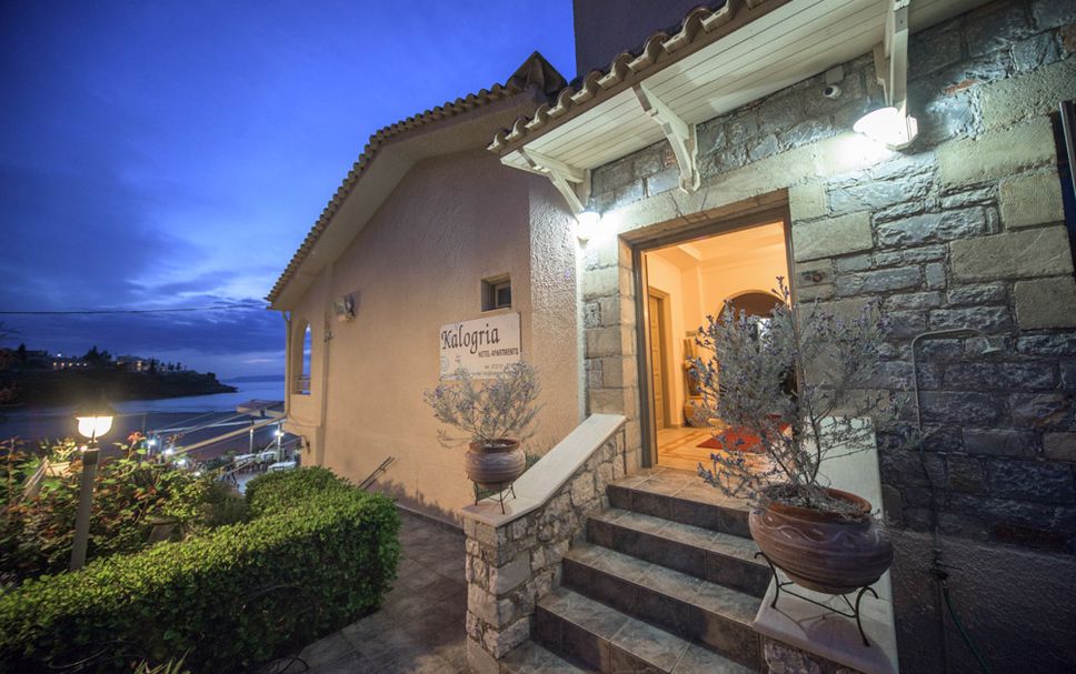 Hotel entrance Photo